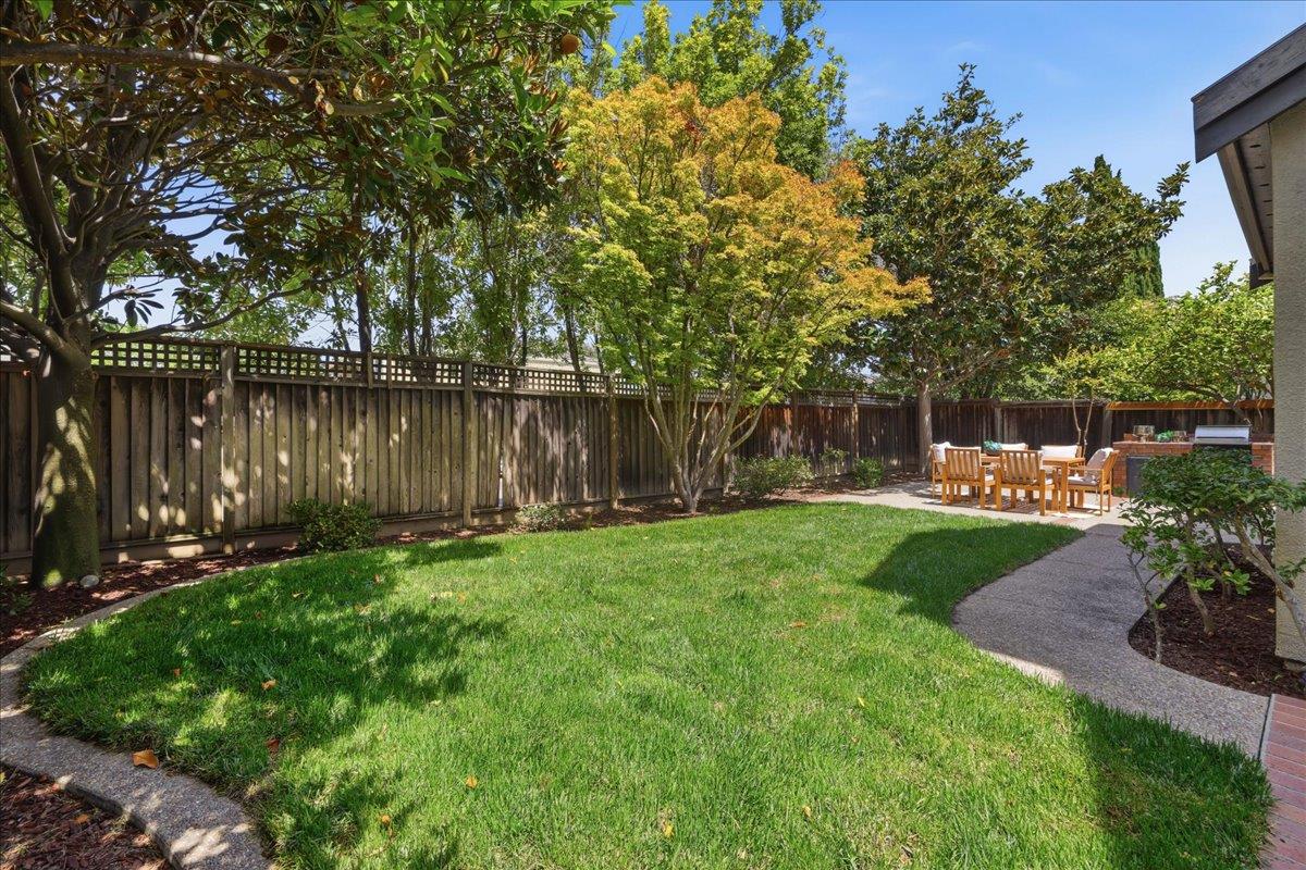 565 Cherrywood DR