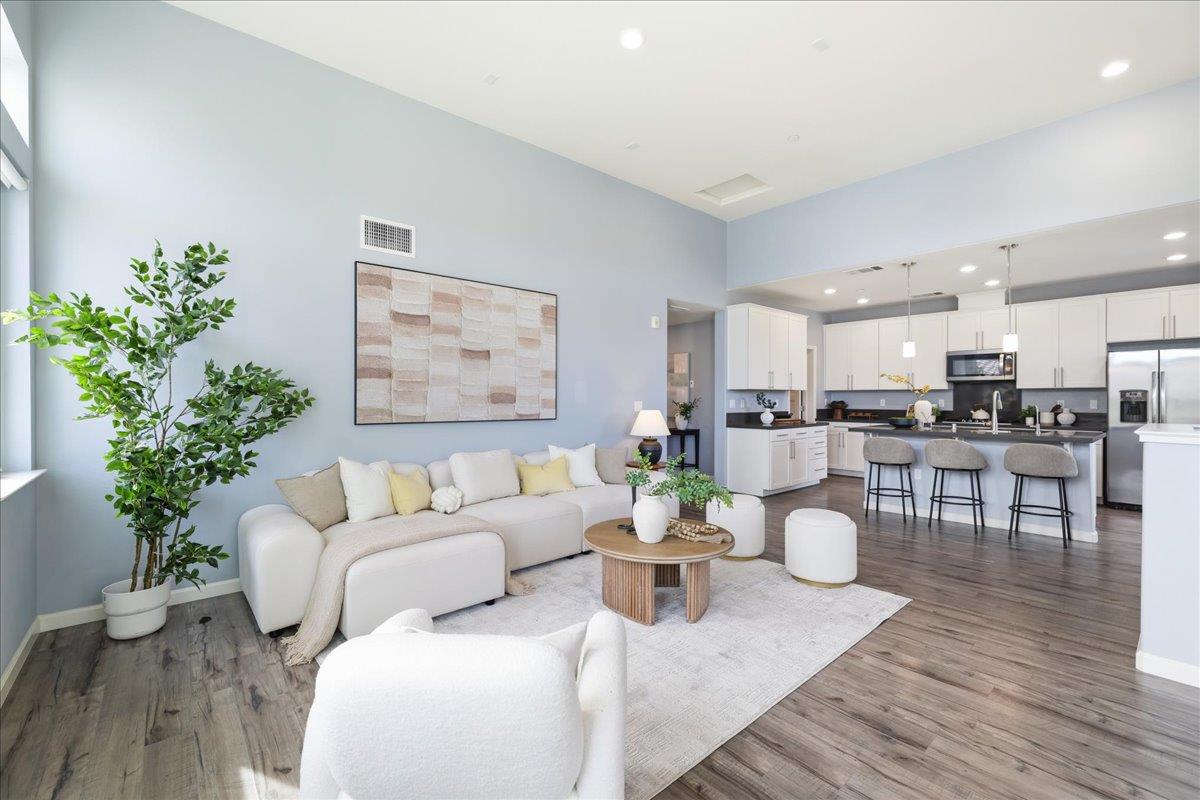 192 William Manly ST 6