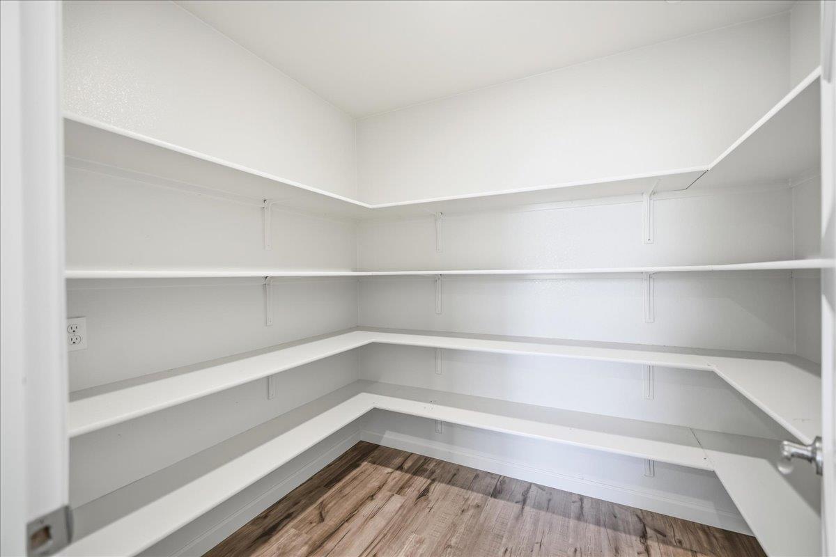 192 William Manly ST 6