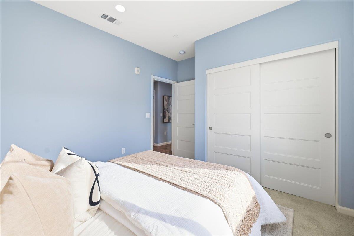 192 William Manly ST 6