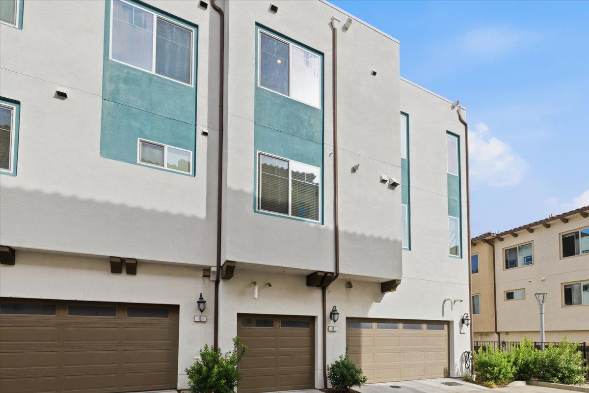 192 William Manly ST 6
