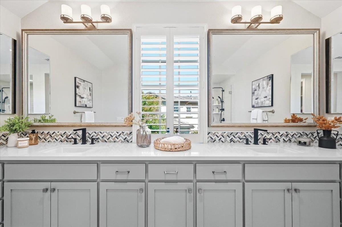 182 Melia LOOP