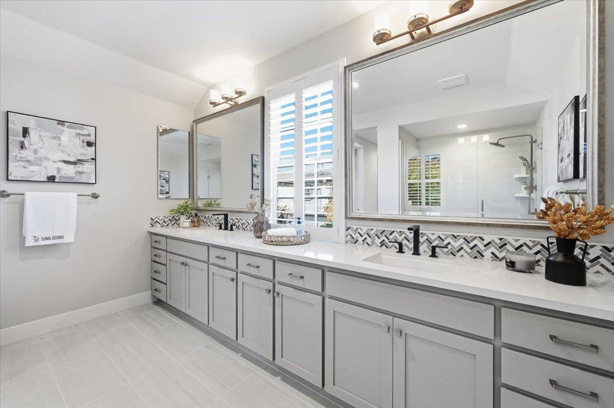 182 Melia LOOP