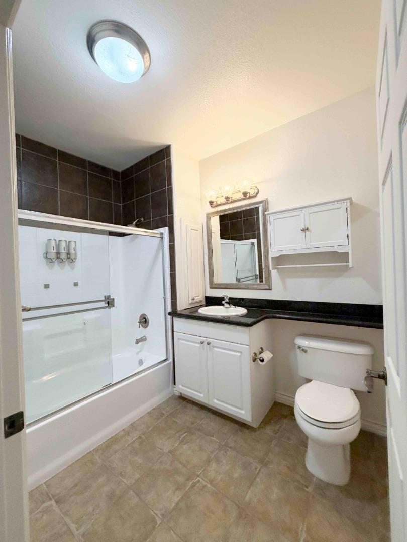 9263 Regents RD B301