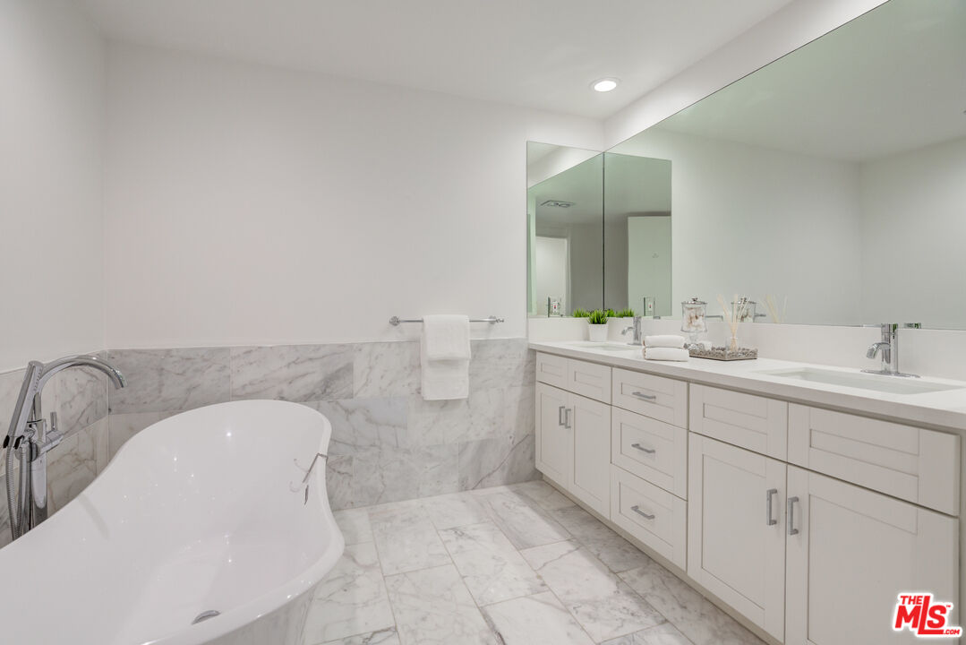 1260 S Beverly Glen Blvd Unit: 308