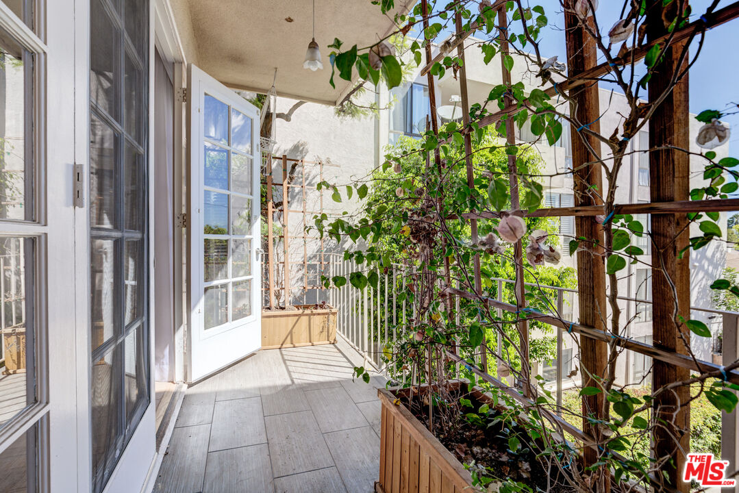 1260 S Beverly Glen Blvd Unit: 308
