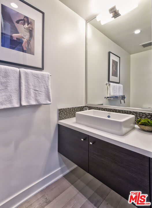 1810 Selby Ave Unit: 105