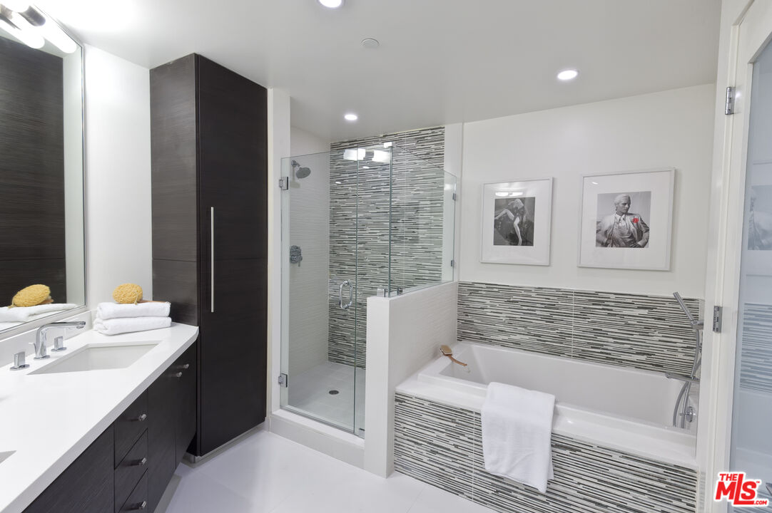 1810 Selby Ave Unit: 105