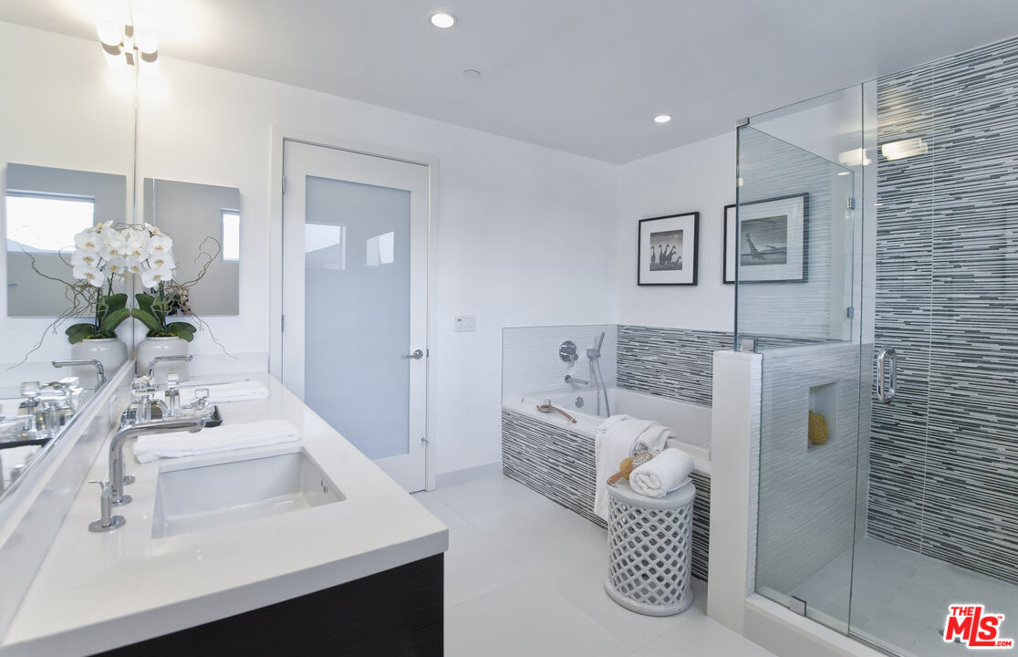 1810 Selby Ave Unit: 105