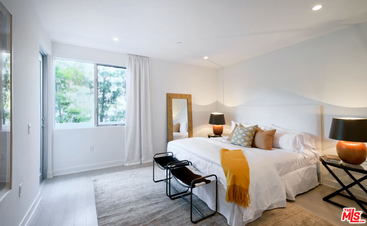 1810 Selby Ave Unit: 105