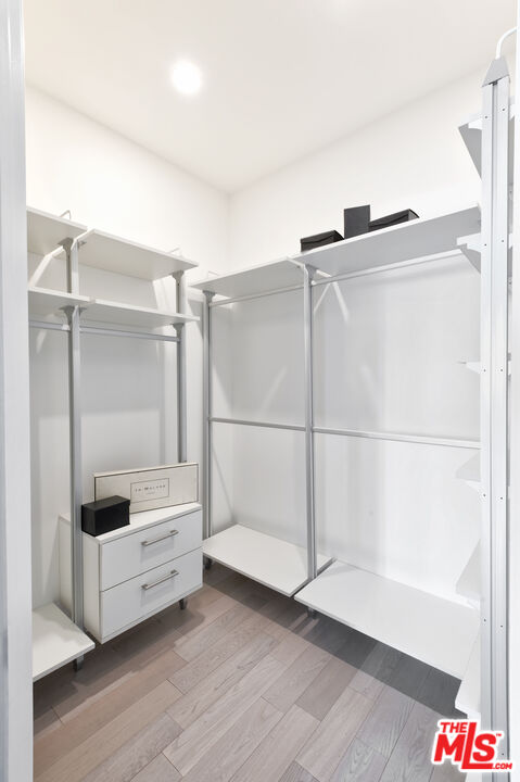 1810 Selby Ave Unit: 105