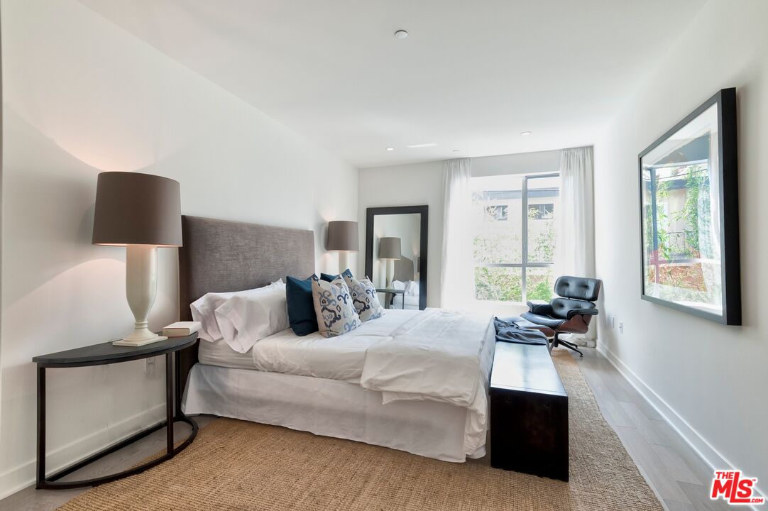 1810 Selby Ave Unit: 105