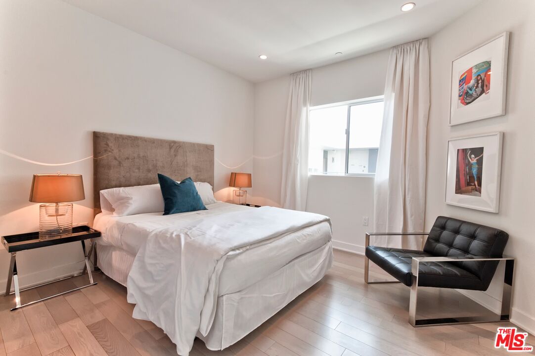 1810 Selby Ave Unit: 105