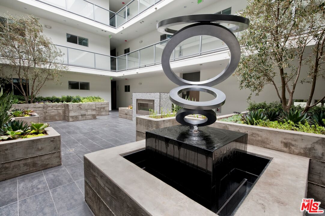 1810 Selby Ave Unit: 105