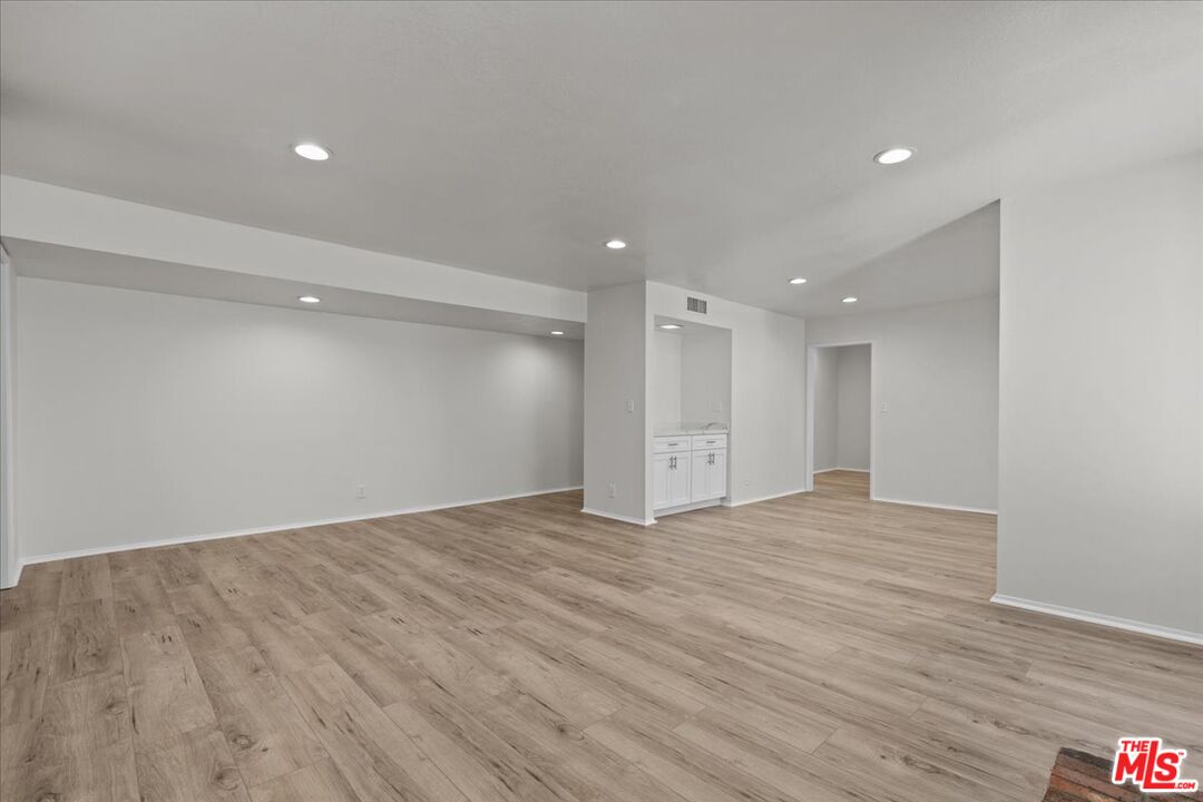 1640 S Bentley Ave Unit: 5