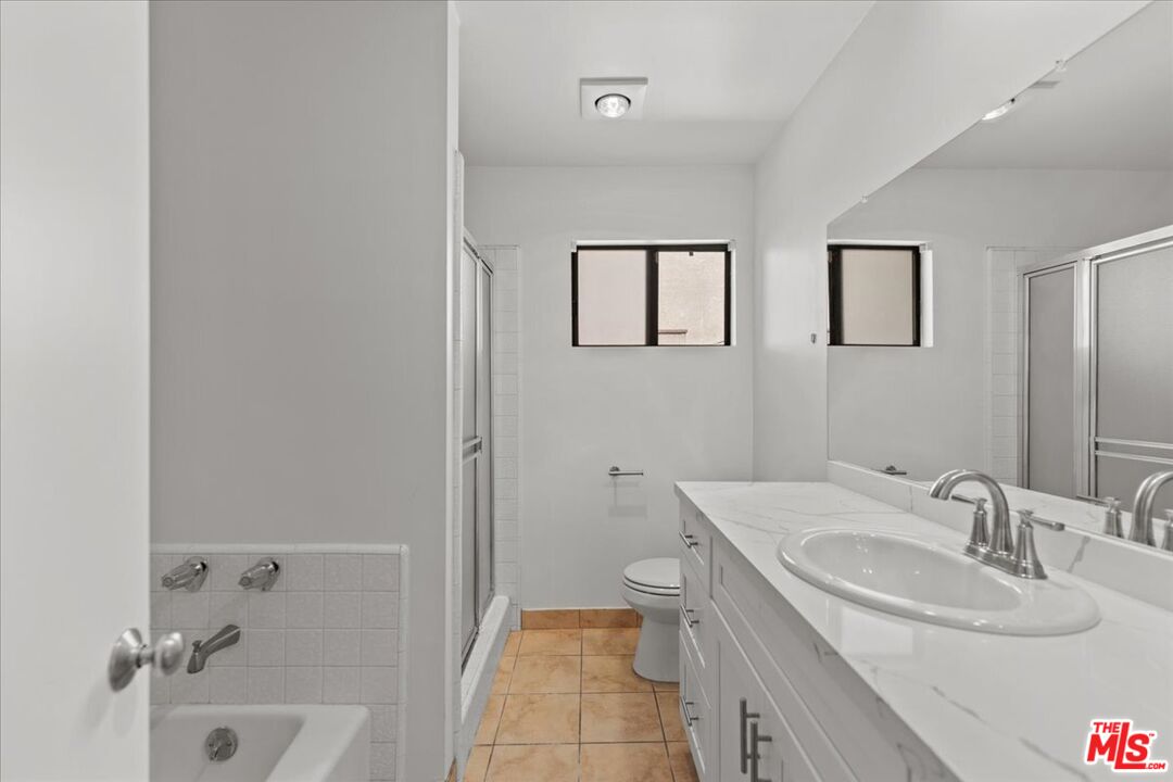 1640 S Bentley Ave Unit: 5