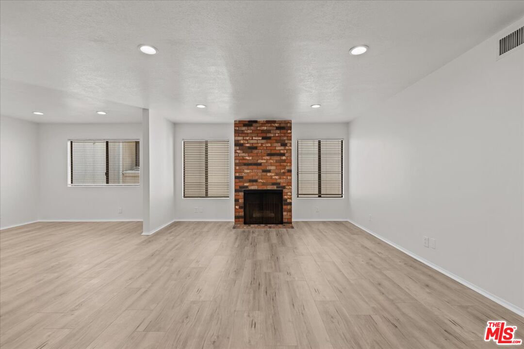 1640 S Bentley Ave Unit: 5