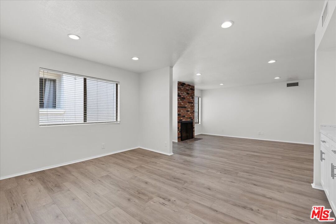 1640 S Bentley Ave Unit: 5