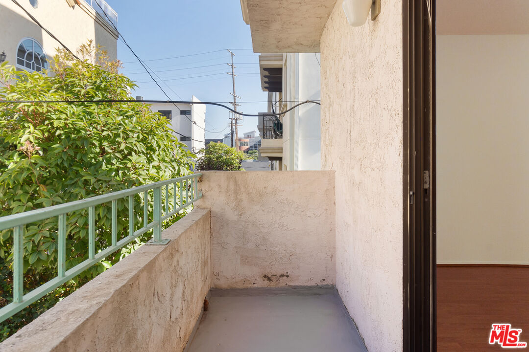 1640 S Bentley Ave Unit: 6