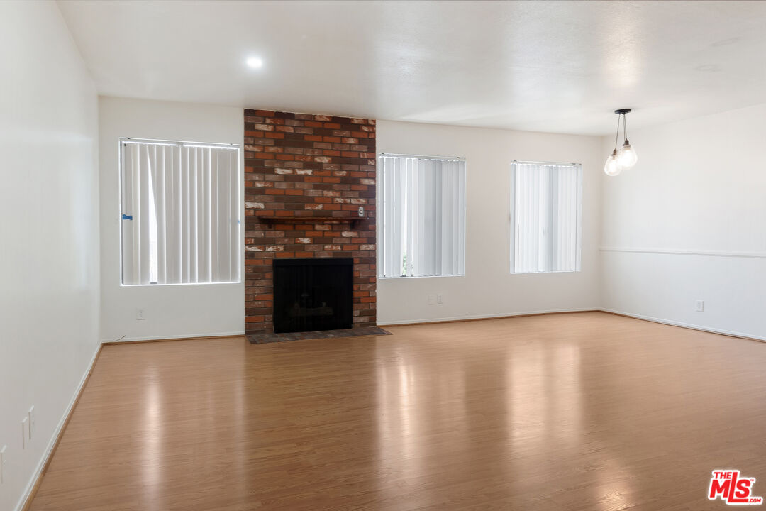 1640 S Bentley Ave Unit: 6
