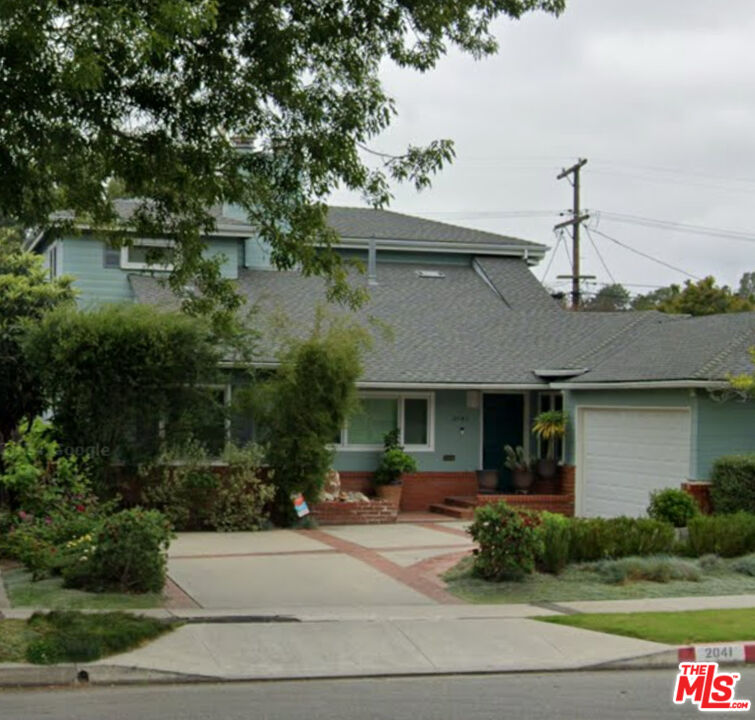 2041 Castle Heights Ave