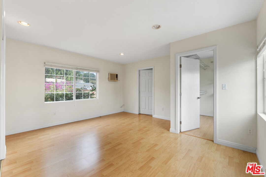 1139 N Genesee Ave Unit: B