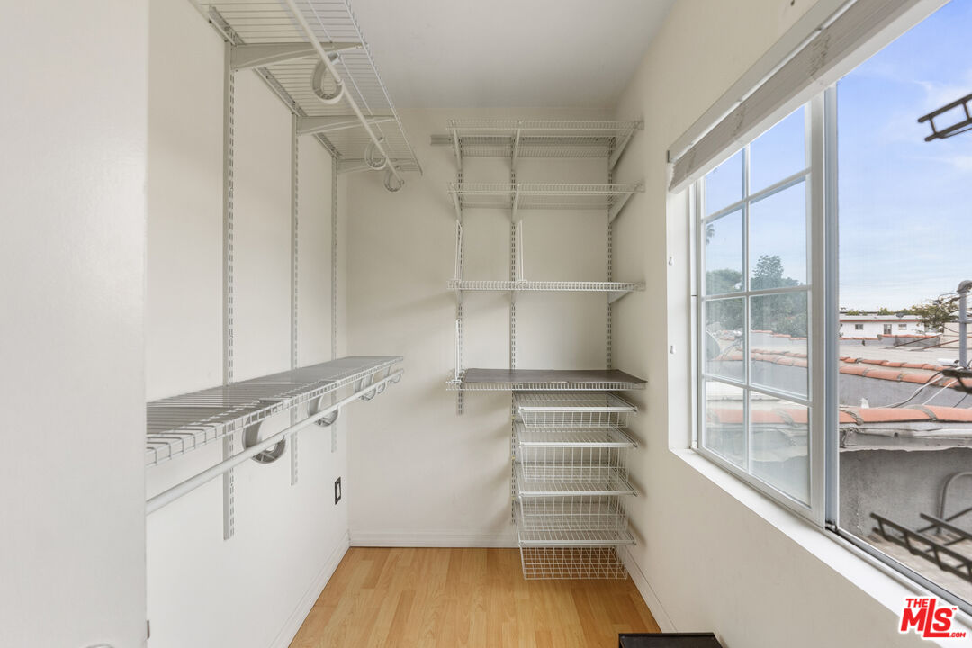 1139 N Genesee Ave Unit: B