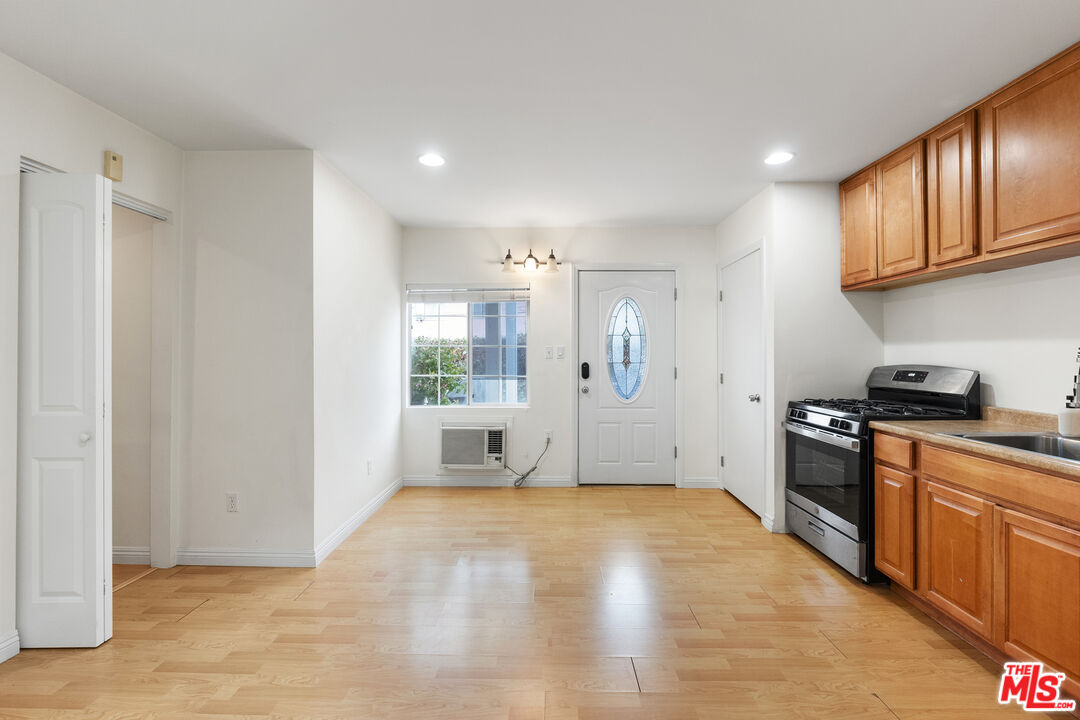 1139 N Genesee Ave Unit: B