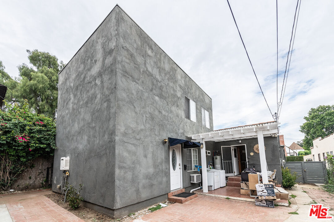 1139 N Genesee Ave Unit: B