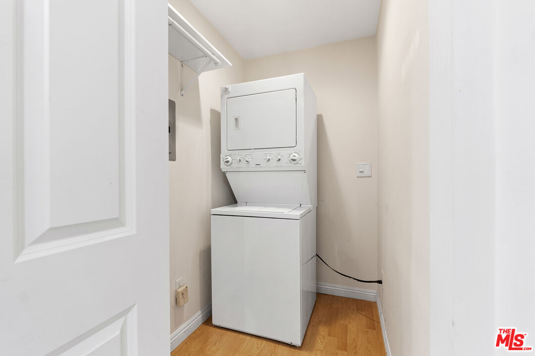 1139 N Genesee Ave Unit: B