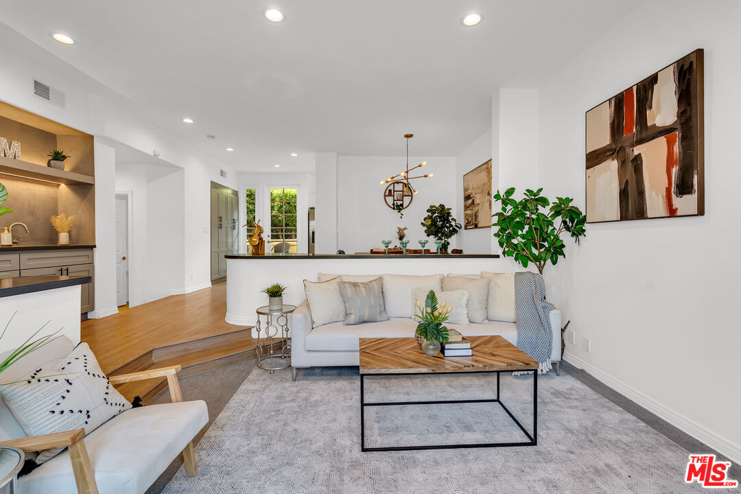 1127 20th St Unit: 2