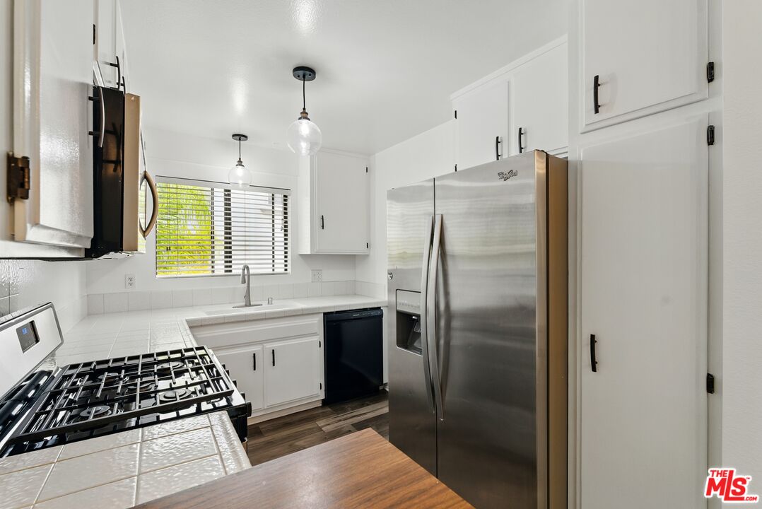 1640 S Bentley Ave Unit: 4
