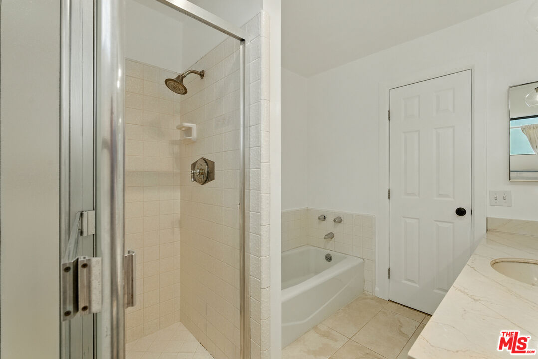 1640 S Bentley Ave Unit: 4