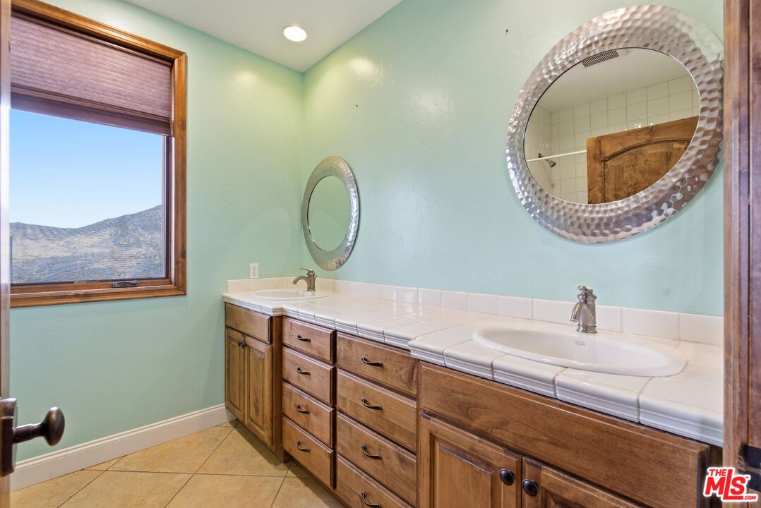 10825 Pacific View Dr