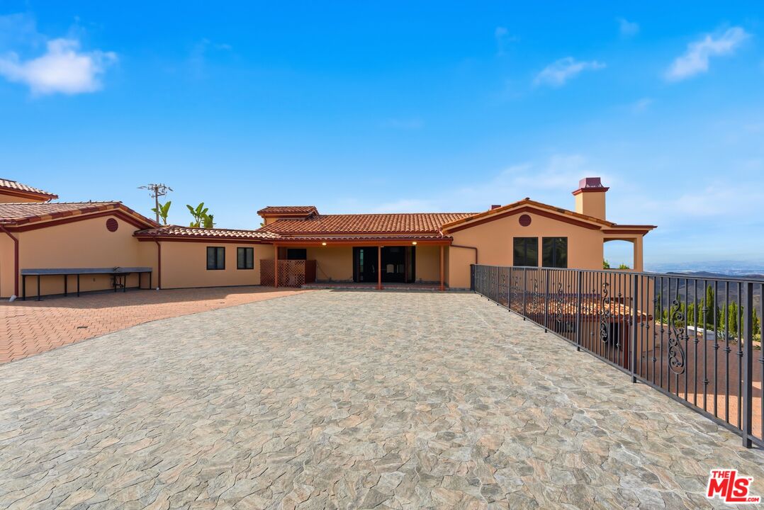 10825 Pacific View Dr