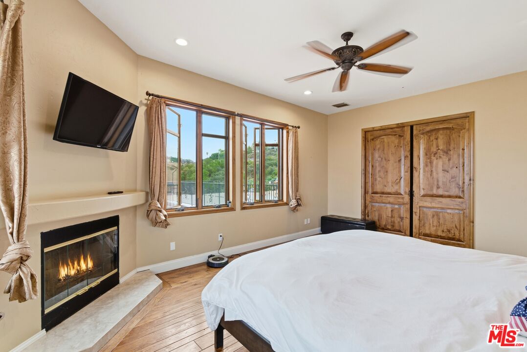 10825 Pacific View Dr