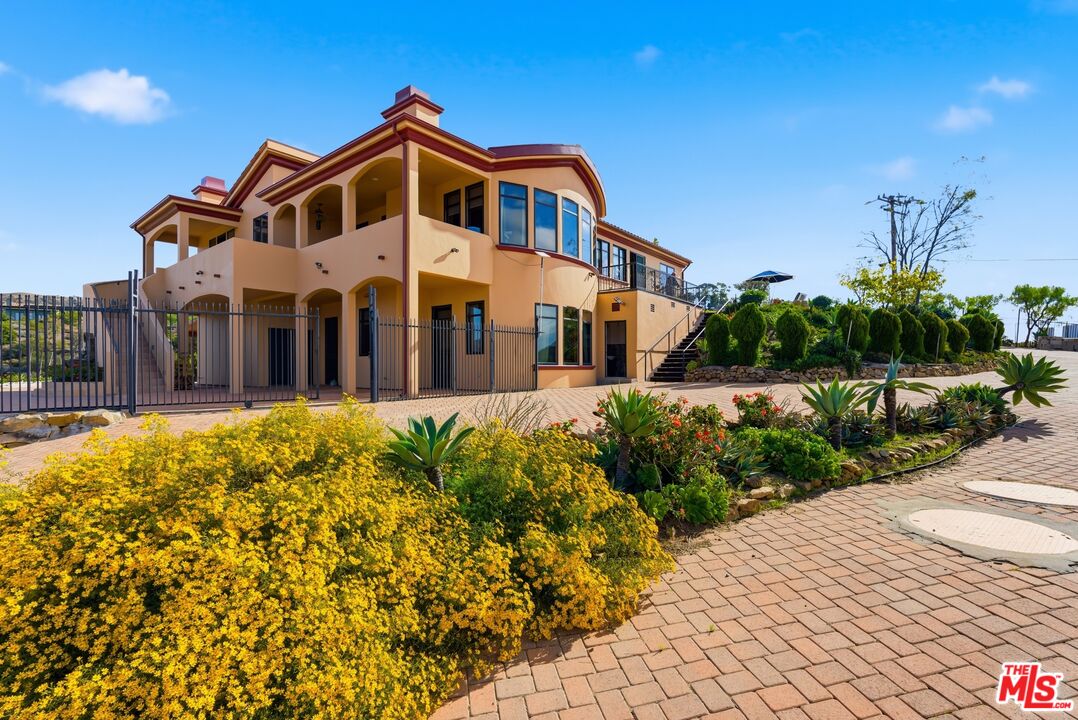 10825 Pacific View Dr