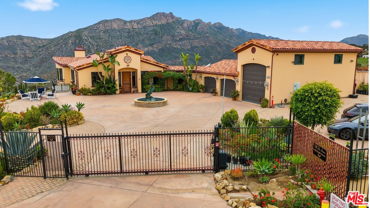 10825 Pacific View Dr