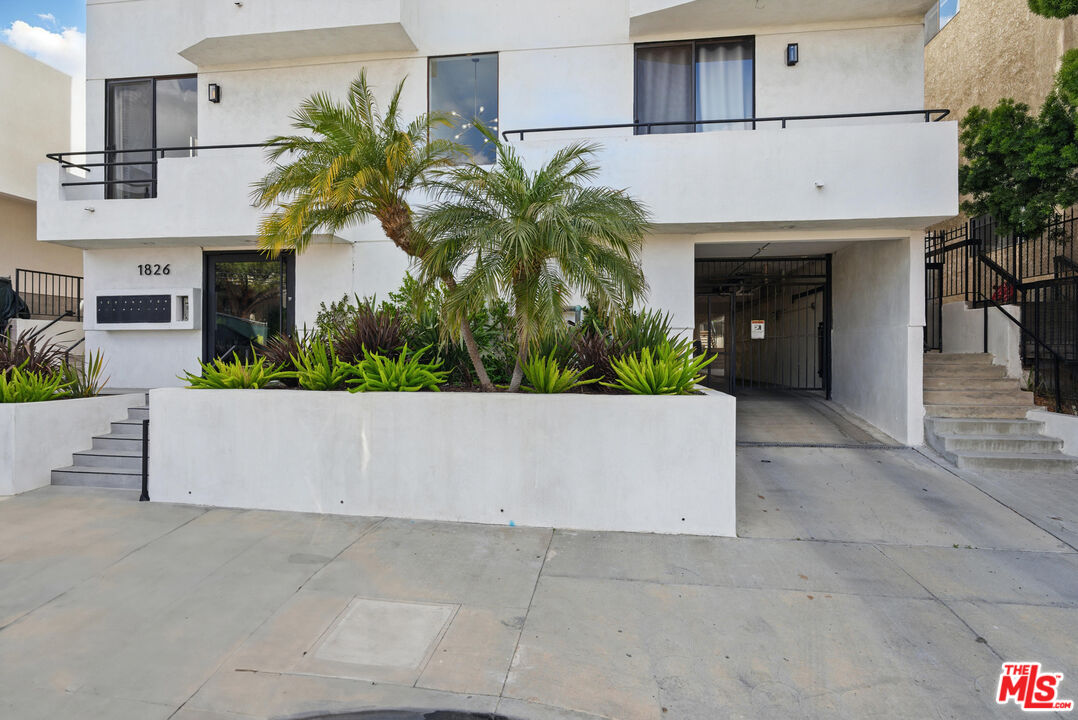 1826 Overland Ave Unit: 8