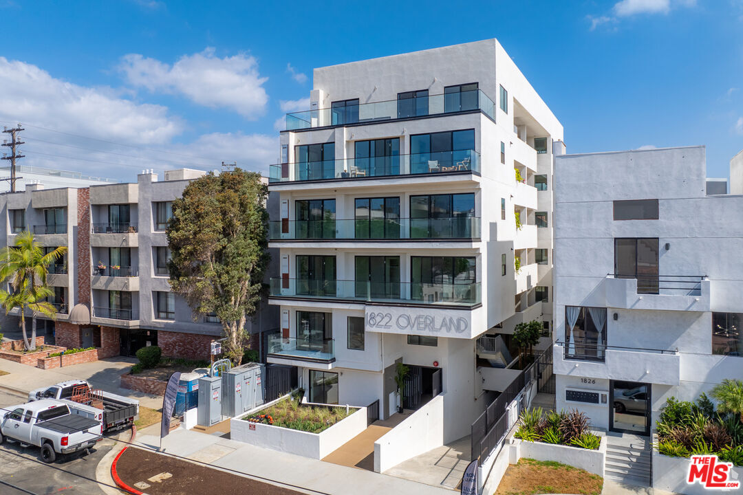 1822 Overland Ave Unit: 402