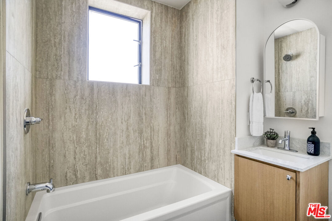 1822 Overland Ave Unit: 301