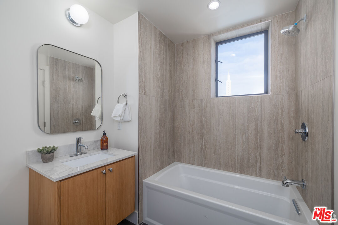 1822 Overland Ave Unit: 403