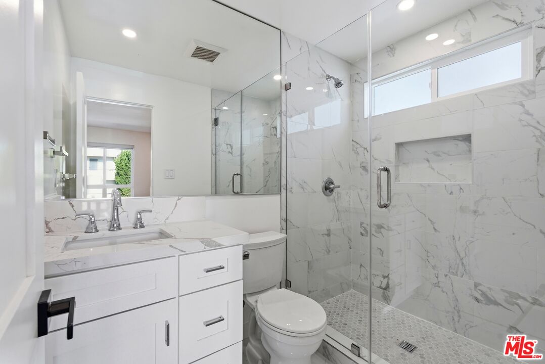 1861 Midvale Ave Unit: 3