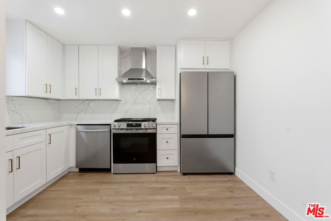 1861 Midvale Ave Unit: 4