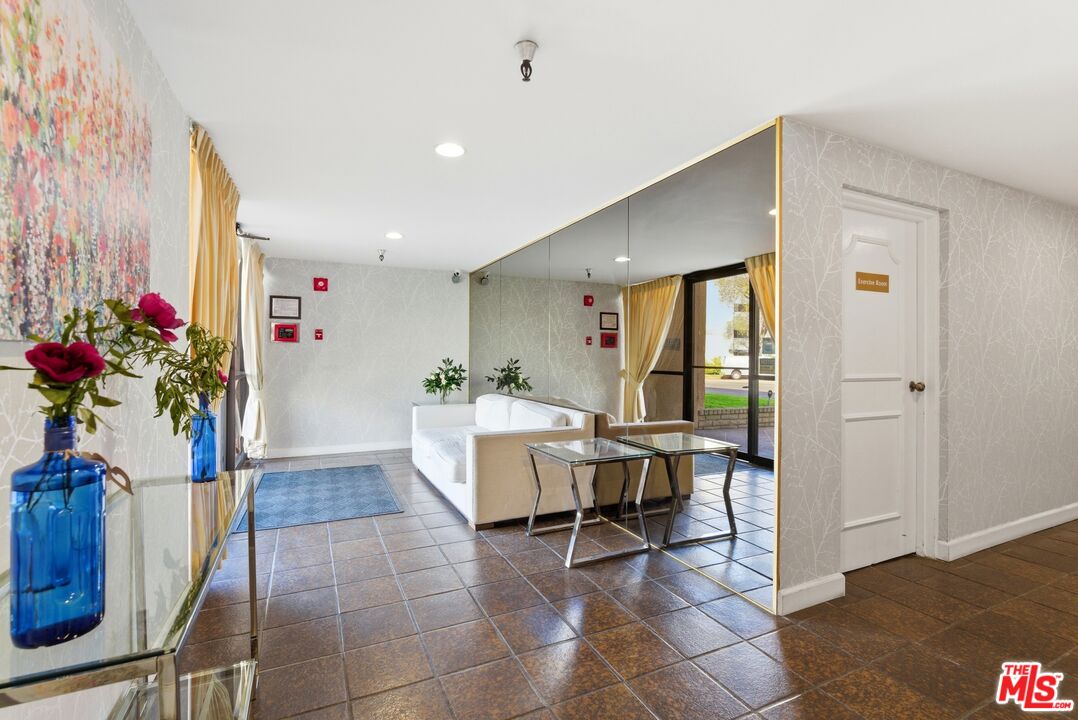 1223 Roxbury Dr Unit: 304