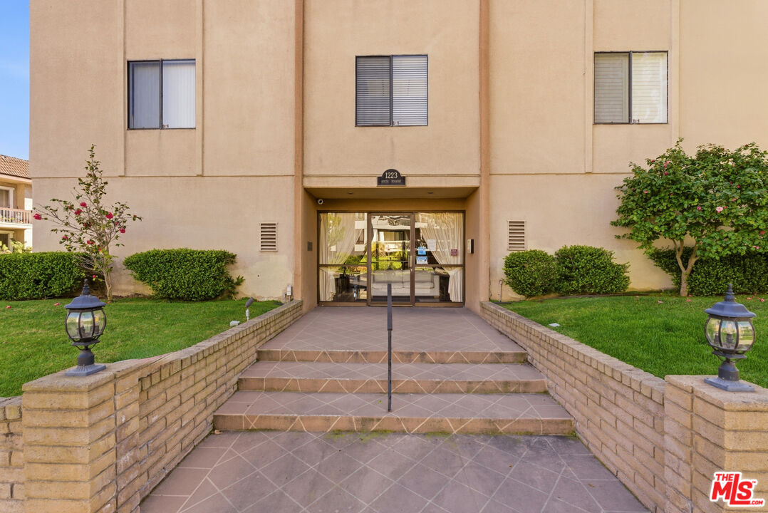 1223 Roxbury Dr Unit: 304