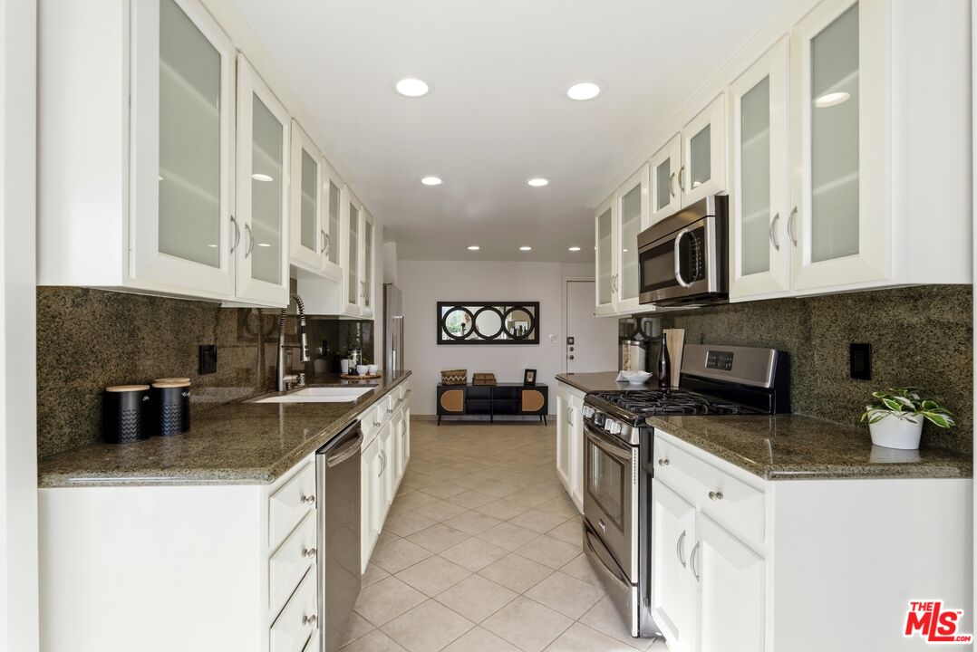 1223 Roxbury Dr Unit: 304