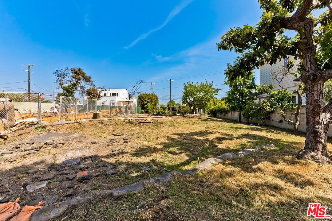 865 Chautauqua Blvd