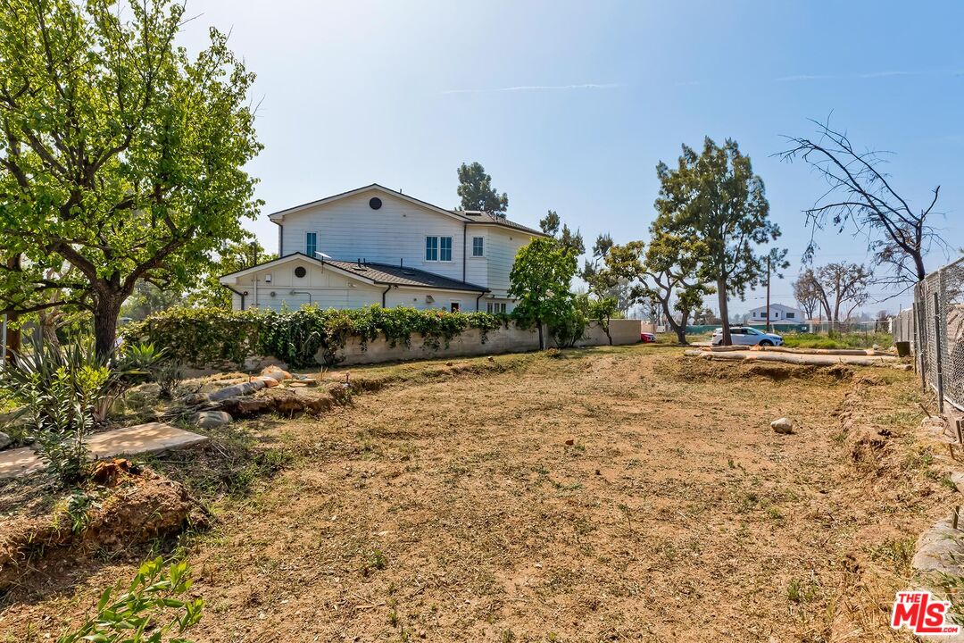 865 Chautauqua Blvd