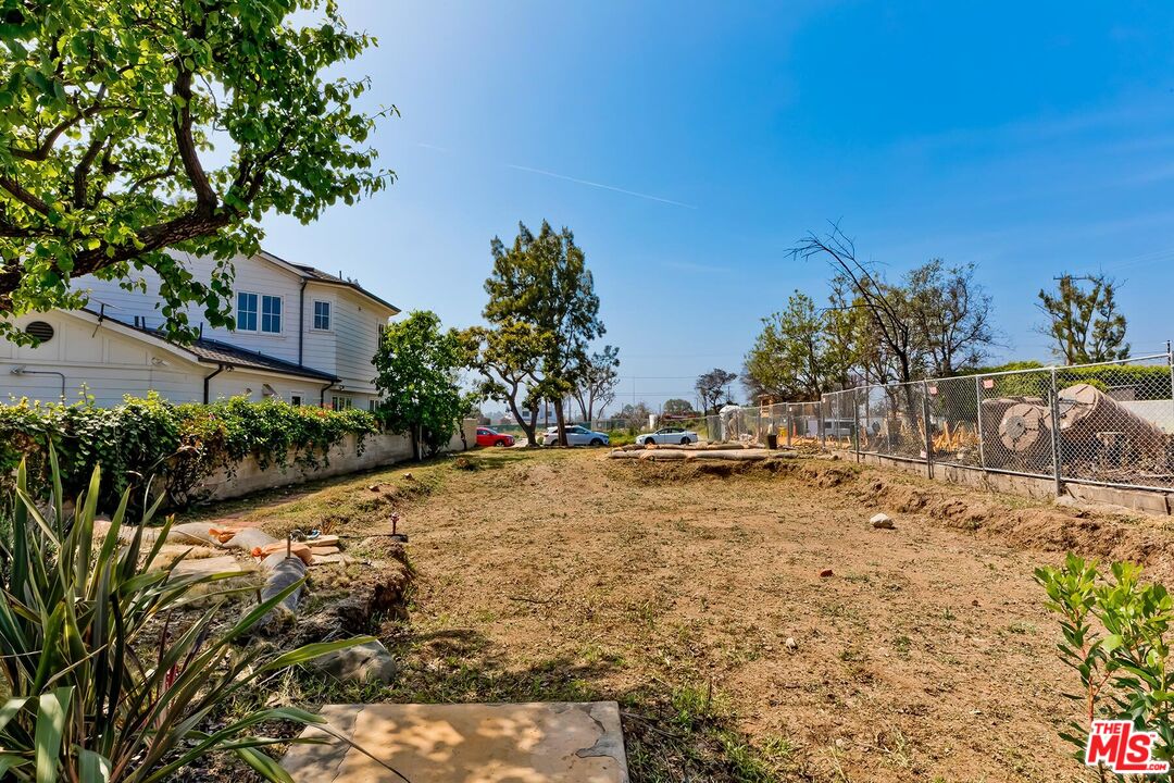 865 Chautauqua Blvd